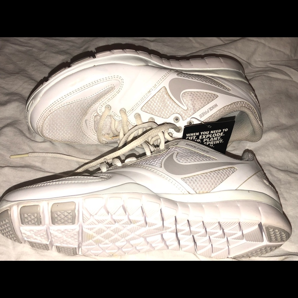 New women’s Nike running shoes size 8